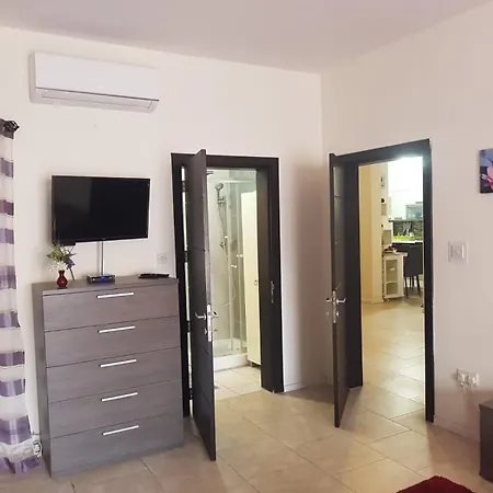 Inessa's Flat * Pietà