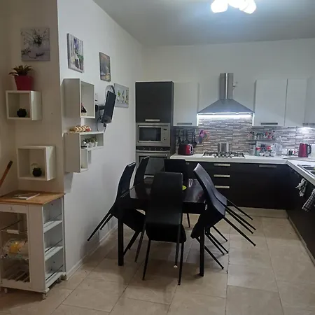 Inessa's Flat Apartman Pietà