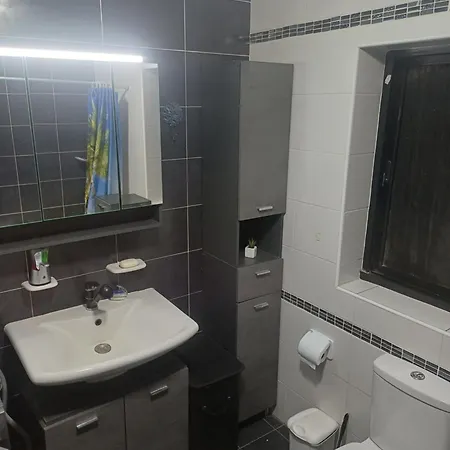 Inessa's Flat * Pietà