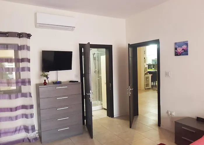 Inessa's Flat * Pietà