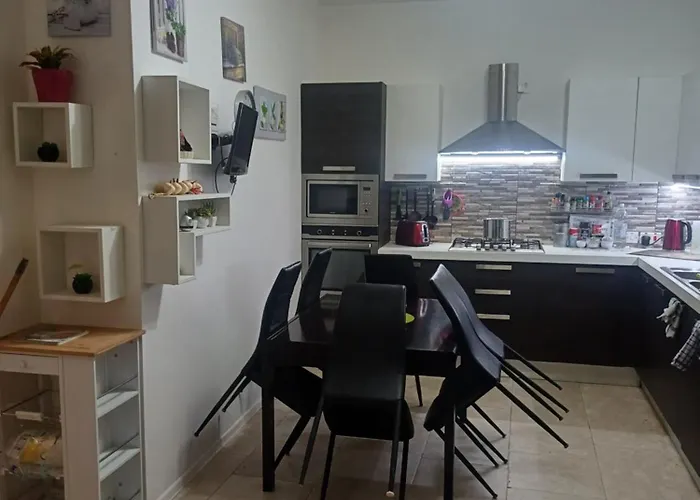 Inessa's Flat Apartman Pietà